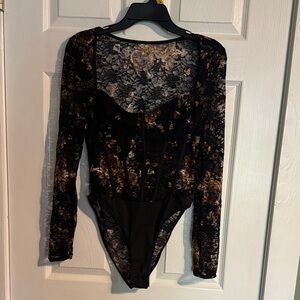 SHEIN Lacy floral bodysuit